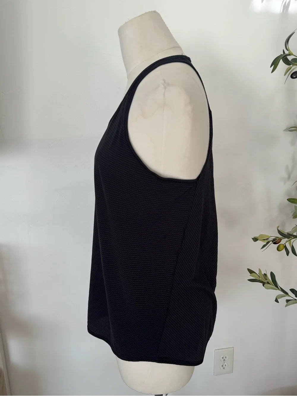 Lululemon Black Racerback Mesh Workout Tank Top Size 6 Athletic Yoga Running Gym